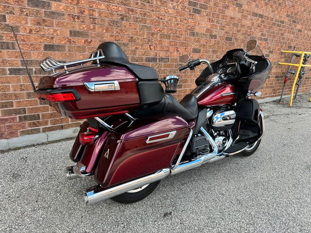  2017 Harley-Davidson Road Glide Ultra **VANCE & HINES PIPES** in Touring in Markham / York Region - Image 4