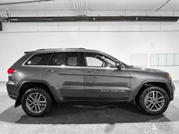 Recent Arrival! 8-Speed Automatic 4WD Pentastar 3.6L V6 VVT Air Conditioning, Alloy wheels, AM/FM ra... (image 6)