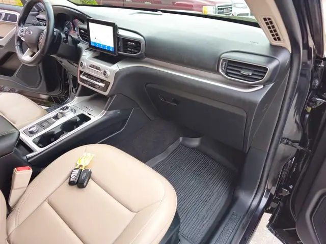 2020 Ford Explorer XLT 4WD in Cars & Trucks in Chatham-Kent - Image 42