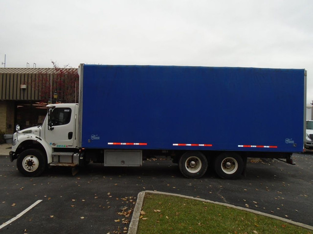  2011 Freightliner M2 Roll tarp,26ft,Cummins Motor. in Heavy Trucks in City of Montréal - Image 2