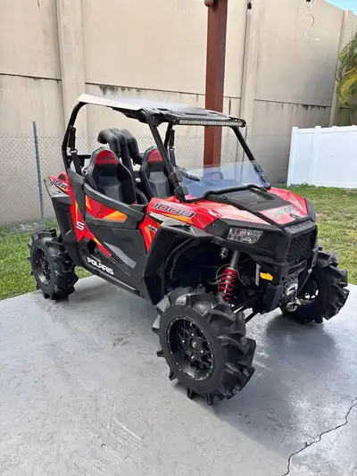 APPLY NOW: https://www.ridecollective.ca/get-pre-approved The 2017 Polaris RZR S 1000 EPS is a high-...