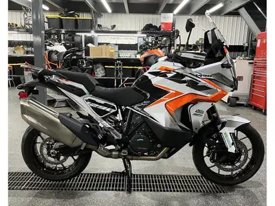2024 KTM 1290 Super Adventure S TECH PACK INCLUS Les photos peuvent être à titre indicatif et sans i...