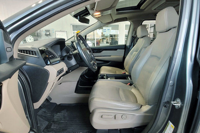 2018 Honda Odyssey Touring | LOADED | BLU-RAY PLAYER | EIGHT in Cars & Trucks in Regina - Image 4