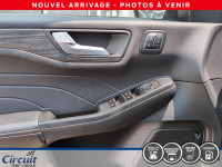 Le Ford Escape 2023 en version de base avec l'ensemble Premium combine l'accessibilité de l'entrée d... (image 5)