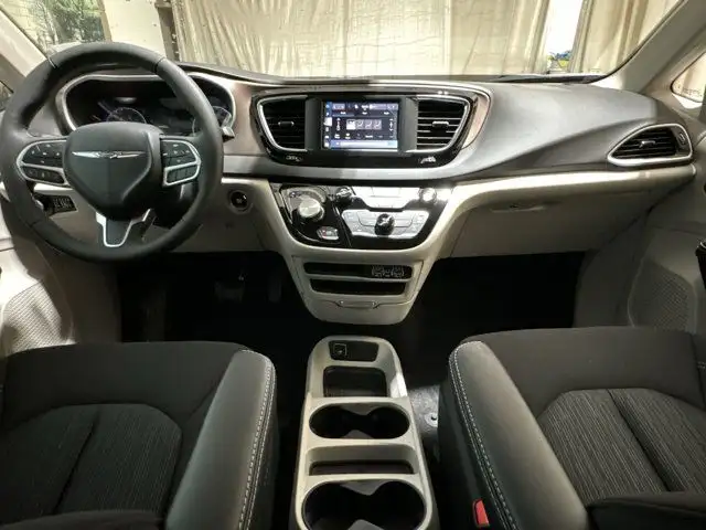 2024 Chrysler Grand Caravan SXT | Remote Start | Apple CarPlay in Cars & Trucks in Edmonton - Image 21