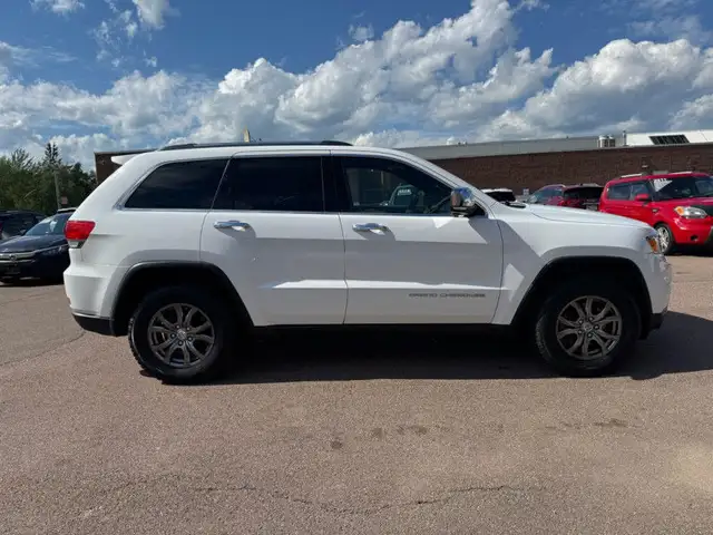 2016 Jeep Grand Cherokee Limited - Leather Seats in Cars & Trucks in Moncton - Image 6