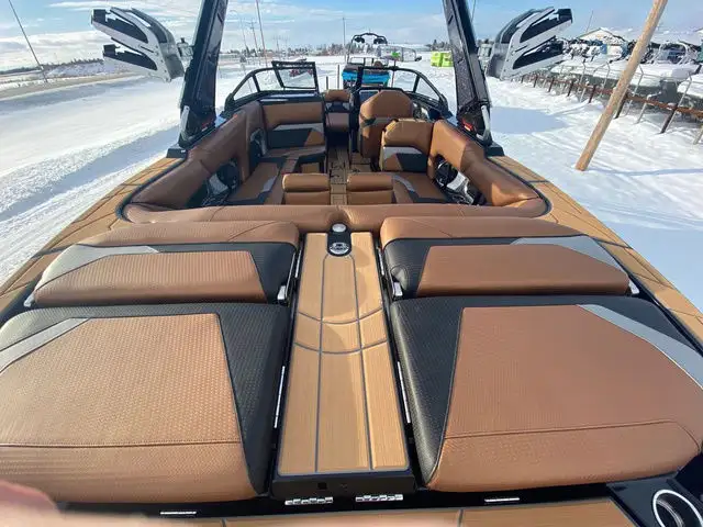2021 Centurion Ri245 in Powerboats & Motorboats in Kelowna - Image 12