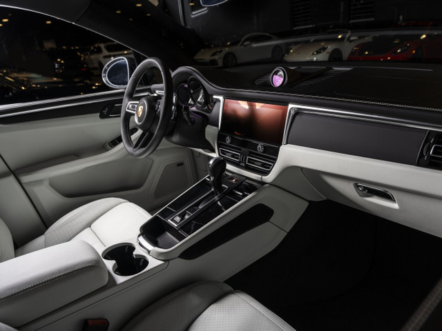 2024 Porsche Macan 2024 Porsche Macan - Certifié Porsche Approve in Cars & Trucks in Québec City - Image 4