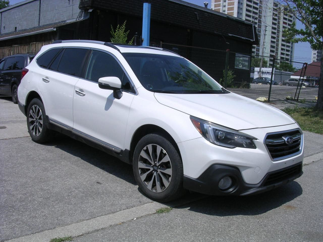 2018 Subaru Outback 3.6R Premier w/EyeSight Pkg in Cars & Trucks in City of Toronto - Image 2