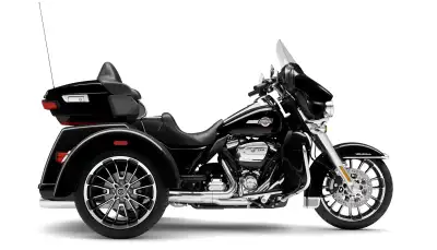 A full-dresser, long-haul trike with room for cargo, the Tri Glide Ultra is available in classic chr...