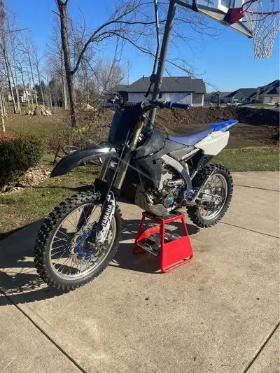 APPLY NOW: https://www.ridecollective.ca/get-pre-approved The 2015 Yamaha YZ250F is a high-performan...