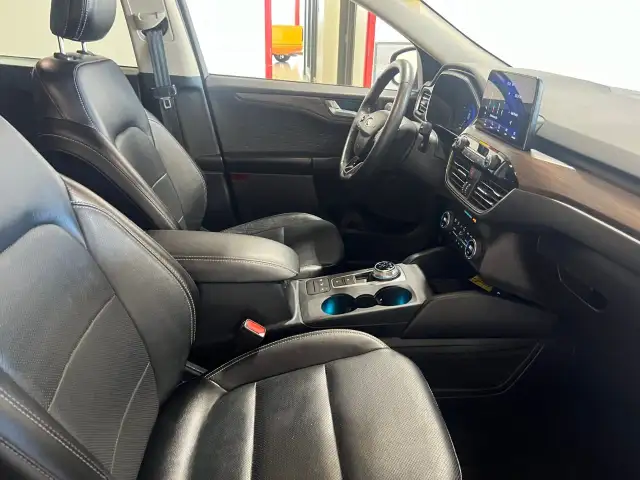 2020 Ford Escape in Cars & Trucks in Edmonton - Image 25