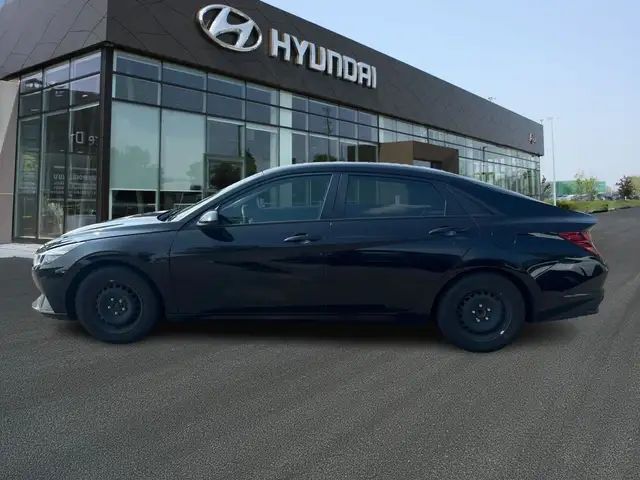2022 Hyundai Elantra Preferred in Cars & Trucks in Oshawa / Durham Region - Image 9