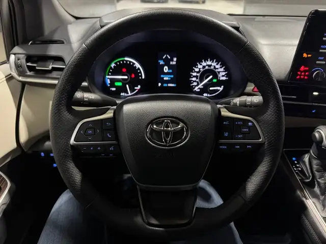 2021 Toyota Sienna XLE HYBRID 8-PASSENGER in Cars & Trucks in Mississauga / Peel Region - Image 18