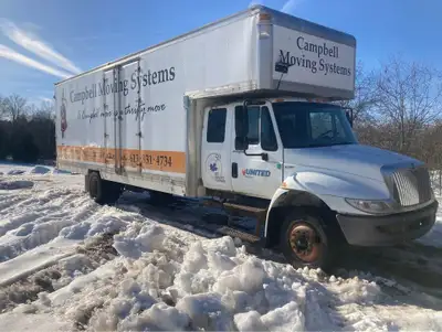 2012 international 4300 series, only 175,000 kms. professional, moving truck, hydraulic brakes, G li...