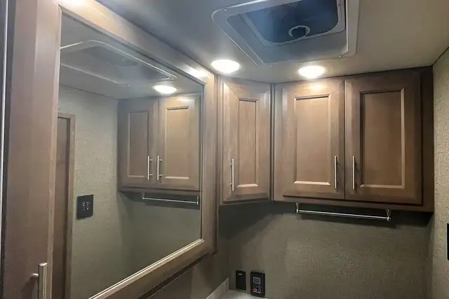 2022 Thor Miramar 35.2 – Pre-Owned Class A Motorhome.  in RVs & Motorhomes in Red Deer - Image 34