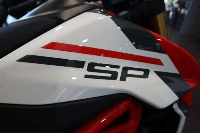 2025 Ducati Hypermotard 950 SP Special Livery in Sport Bikes in Edmonton - Image 5
