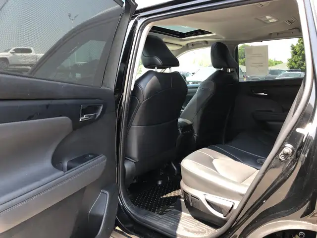2022 Toyota Highlander XLE AWD in Cars & Trucks in Belleville - Image 18