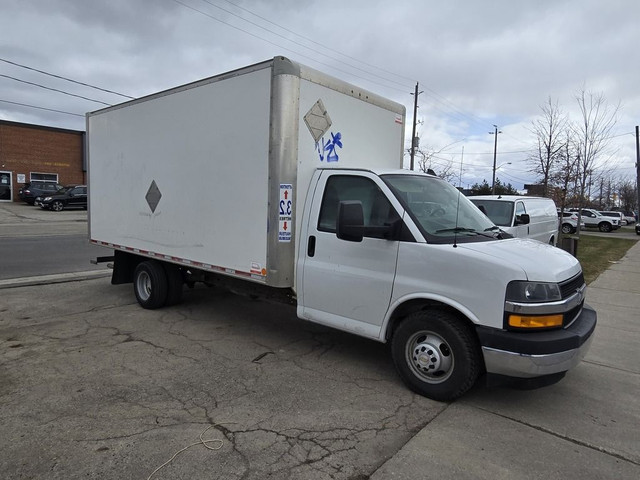 2017 GMC Savana Van G3500 - 16Ft Box - V8 Gas - Tall Box - CERTI in Cars & Trucks in City of Toronto - Image 2