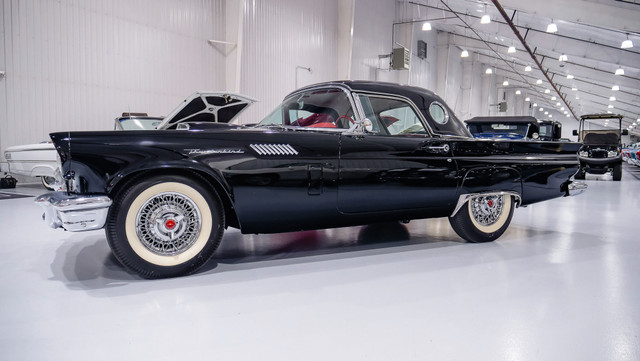 1957 Ford Thunderbird E Code in Classic Cars in London - Image 4