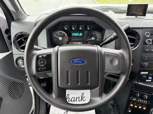 2011 ford F-550 31 Passenger Bus Powerstroke Diesel in Heavy Trucks in Richmond - Image 25
