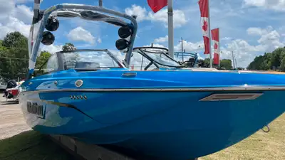 The 2023 Malibu 23 LSV is the ultimate wake and surf boat, delivering top-tier performance with Mali...