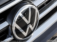 This Volkswagen Tiguan delivers a Intercooled Turbo Regular Unleaded I-4 2.0 L/121 engine powering t... (image 9)
