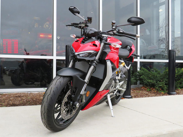 2024 Ducati Streetfighter V2 Red in Sport Bikes in Cambridge - Image 4