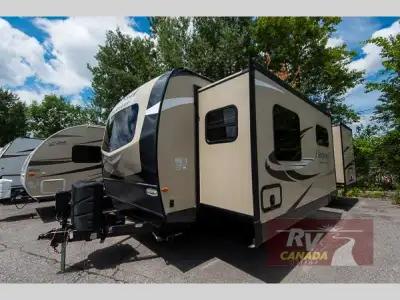 Please Call Us At 613.851.7326 with any questions? Forest River Flagstaff Super Lite 26FKBS travel t...