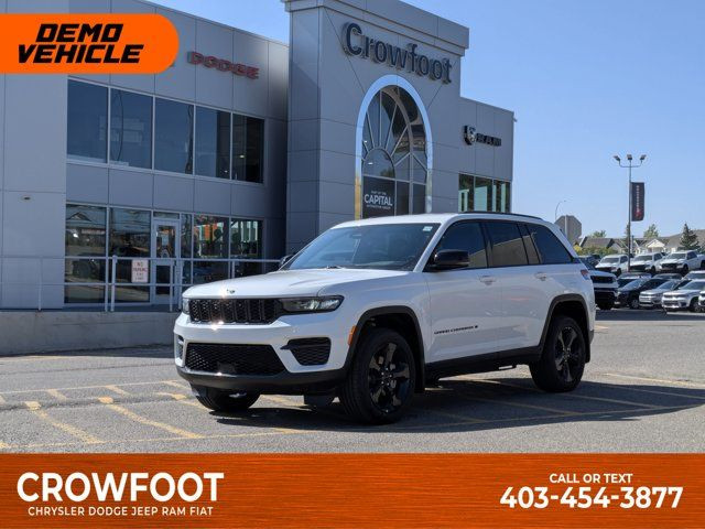 2025 Jeep Grand Cherokee Altitude - Power Sunroof - Trailer Tow in Cars & Trucks in Calgary