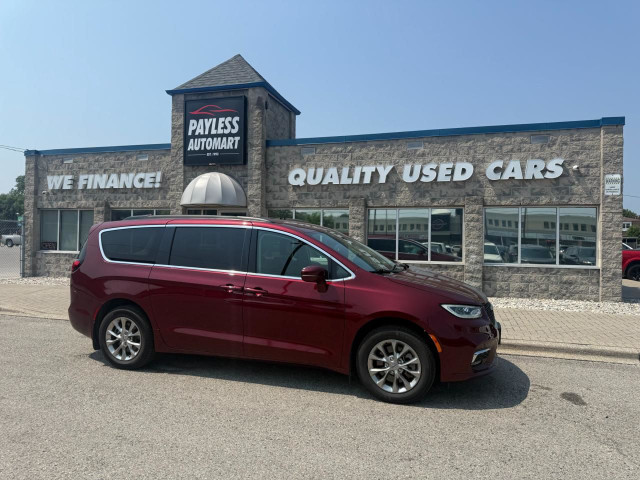 2022 Chrysler Pacifica Touring L in Cars & Trucks in Sarnia