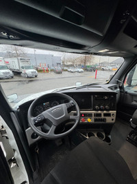 Ryder Stock ID: 876534 Transmission Type/Speed: Auto 10 Engine: DIESEL X15'17 500/1800 Horse Power:... (image 8)