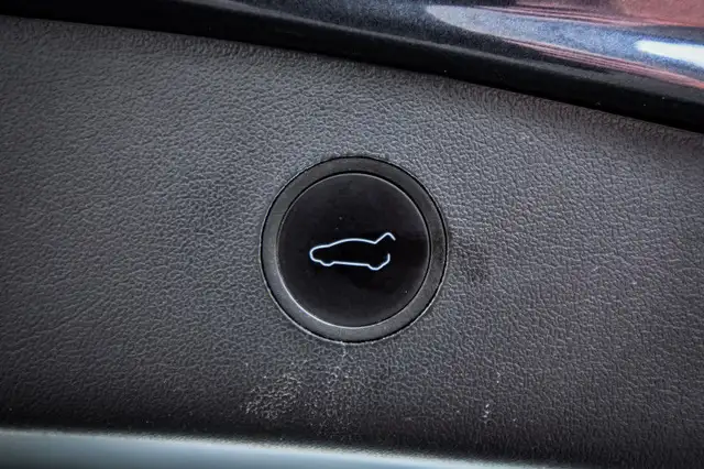2023 Tesla Model 3 Base • FAST CHARGING • NAV • 360 CAM • SUNROO in Cars & Trucks in Kingston - Image 10