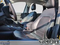 Le Escape Titanium PHEV 2022 allie confort, technologie et élégance. Silencieux, agréable à conduire... (image 9)
