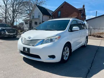 2016 Toyota Sienna LE 6Cyl Only 226000 Km 8-Passenger / Automatic, Back-Up Camera, Power Seats, AUX...