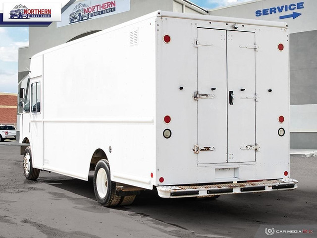 2012 Workhorse CUSTOM CHASSIS W62 2012 Workhorse Box Truck /... in Cars & Trucks in Edmonton - Image 4