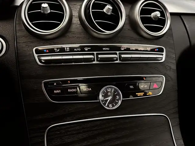 2016 Mercedes-Benz C-Class C 300 4matic Toit pano Cuir Camera Cr in Cars & Trucks in Laval / North Shore - Image 28