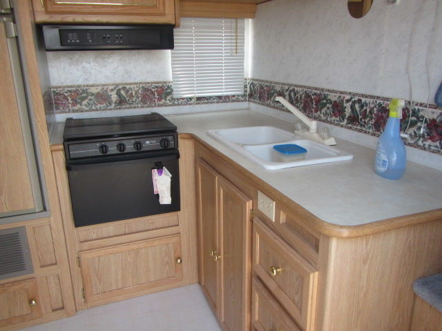 Used 99 Travelaire ** 26 Foot ** Half Ton Towable Fifthwheel RV  in Travel Trailers & Campers in Calgary - Image 4