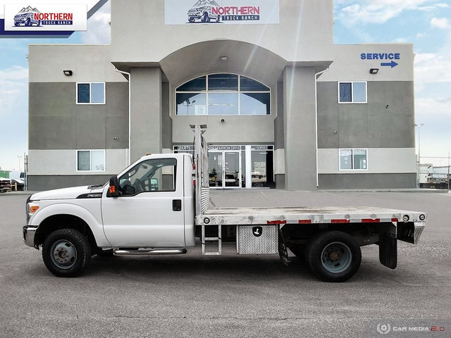 2013 Ford F-350 Chassis XL REGULAR CAB 4X4 FLAT DECK AS TRADED in Cars & Trucks in Edmonton - Image 3