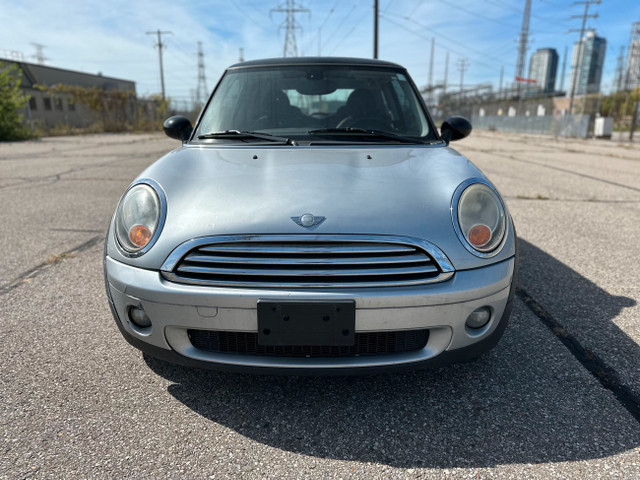 2009 MINI Cooper Hardtop w/MoonRoof in Cars & Trucks in City of Toronto - Image 2