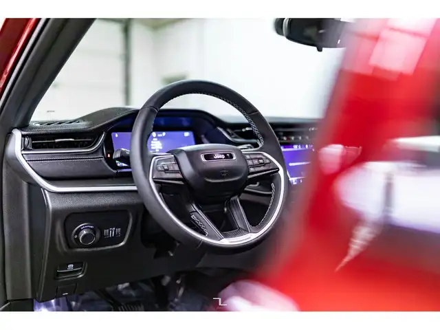 2024 Jeep Grand Cherokee L 4x4 Altitude Leather BCam PSeat in Cars & Trucks in Grande Prairie - Image 12