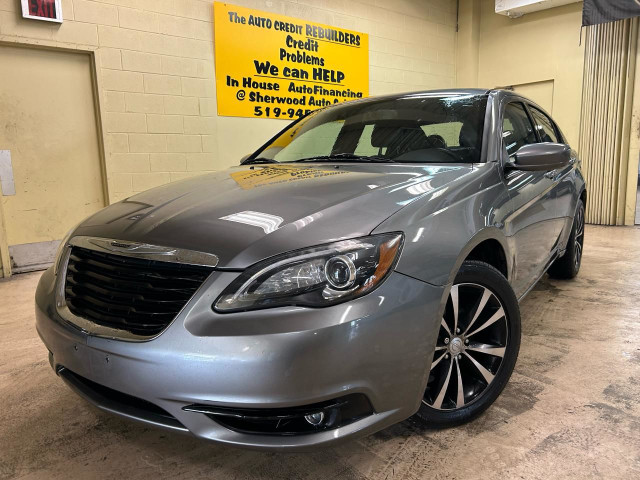 2012 Chrysler 200 in Cars & Trucks in Windsor Region