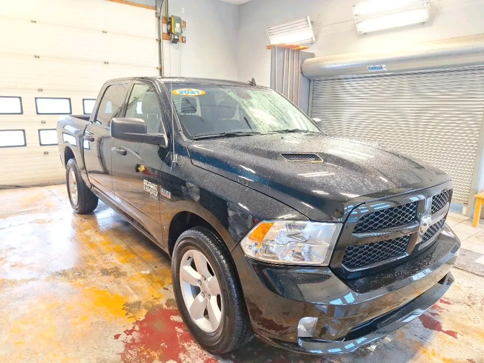 2022 RAM 1500 Classic Tradesman NEW TIRES! EXPRESS! CREW CAB!...