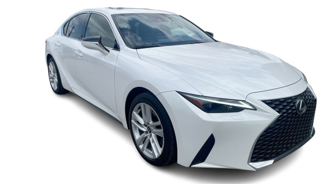 2023 Lexus IS 300 Premium / camera / bluetooth / apple carplay B in Cars & Trucks in Laval / North Shore - Image 3
