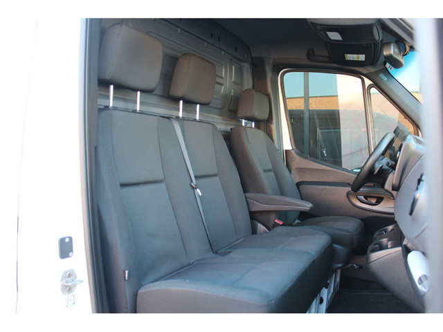 2019 Mercedes-Benz Sprinter Cargo Van 144\" - \"LOW ROOF\" - \"3 in Cars & Trucks in City of Toronto - Image 3