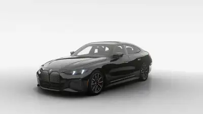 * Entretien programmé sans frais 3 ans/60 000 km * Ensemble Essentiel Premium * Ensemble M Sport * E...