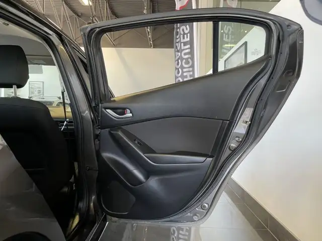 2014 Mazda Mazda3 GX-SKY in Cars & Trucks in City of Montréal - Image 26