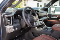 2025 GMC Sierra 2500 Denali Ultimate GMC Sierra 2500 Denali Ultimate 2025 CALL OR TEXT US AT (587) 3... (image 8)