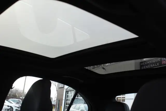 2023 Mercedes  C300 4MATIC/PANORAMIC/NAVI/CAM 360/CLEAN CARFAX in Cars & Trucks in Laval / North Shore - Image 8