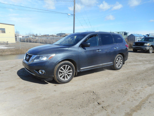 2014 Nissan Pathfinder SUV in Cars & Trucks in St. Albert - Image 2